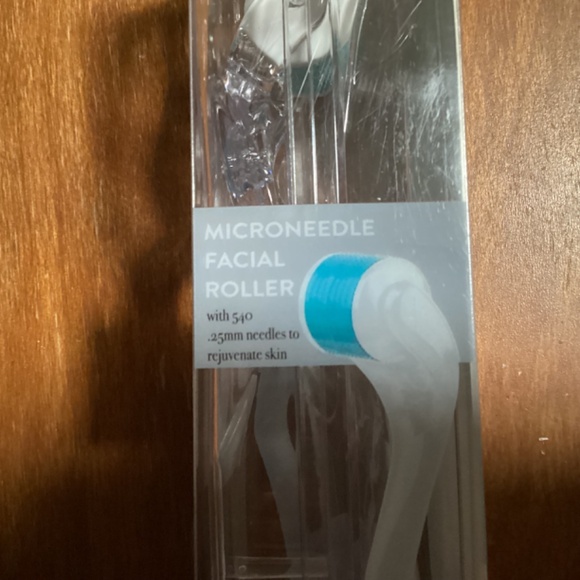 Vivaspa Beauty Redefined Microneedle Facial Roller Bundle of 2 New - Picture 7 of 12